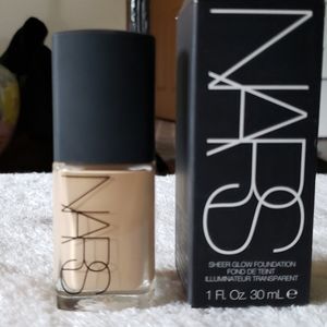Nars  Sheer glow foundation In light 4.25  Vienna